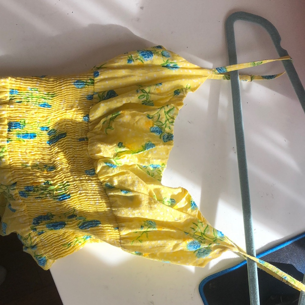 Cute yellow sundress 🤍